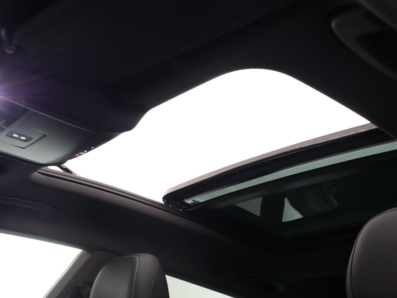 Volkswagen Arteon Shooting Brake 2.0 TSI R-Line Business 190PK | Panorama dak | Clima | Sfeer | Achteruitrijcamera |