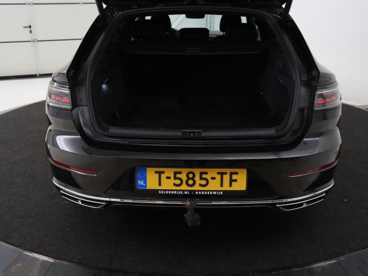 Volkswagen Arteon Shooting Brake 1.4 TSI eHybrid R-Line | SOH 93% | Panoramadak | Stoelverwarming | LED Plus | Sfeerverlichting | Carplay | Trekhaak | Achterbankverwarming | Adaptive cruise | Navigatie | PHEV | Plug In