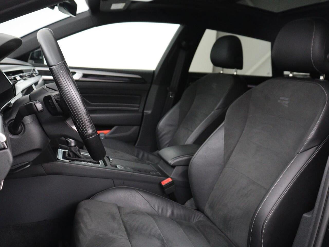 Volkswagen Arteon Shooting Brake 1.4 TSI eHybrid R-Line | SOH 93% | Panoramadak | Stoelverwarming | LED Plus | Sfeerverlichting | Carplay | Trekhaak | Achterbankverwarming | Adaptive cruise | Navigatie | PHEV | Plug In