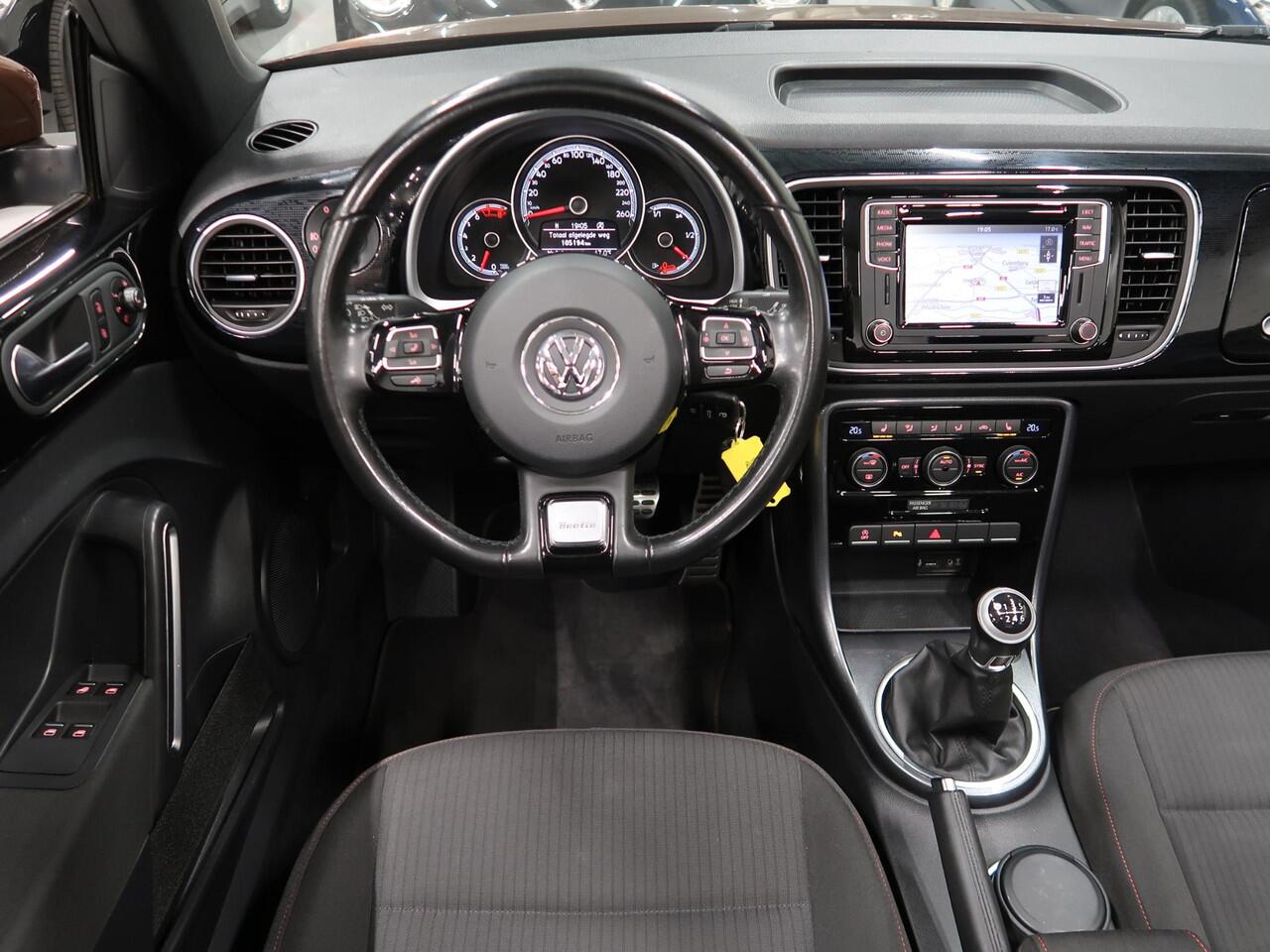 Volkswagen BEETLE (NEW) Cabriolet 1.2 TSI Sound 2018 Airco-ecc Navigatie App connect Stoelverwarming Windscherm 1e Eigenares Dealer onderhouden 17 inch Sportvelgen Zeer nette staat Dark Bronze metallic