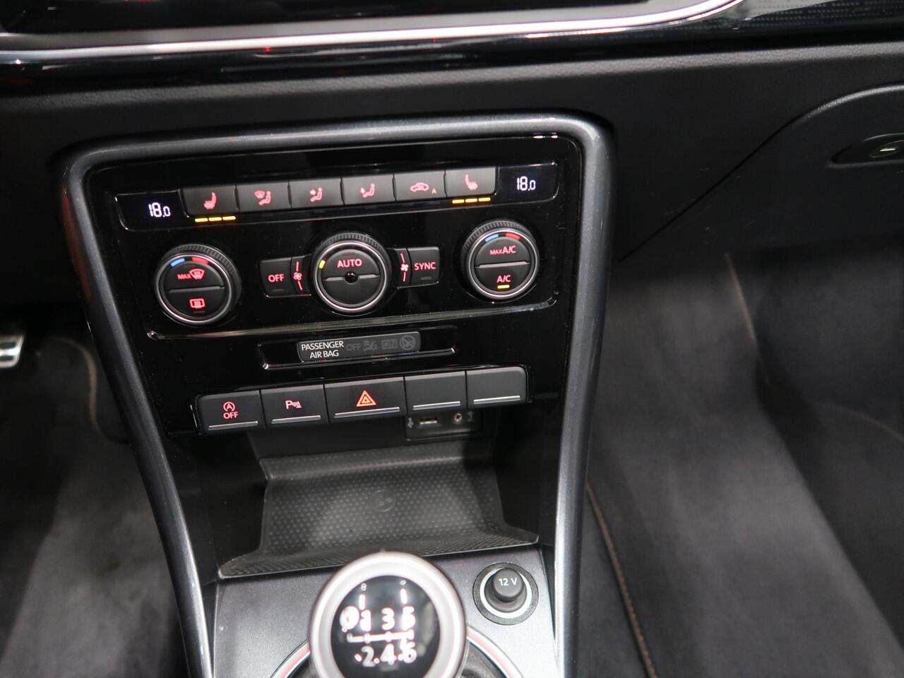 Volkswagen BEETLE (NEW) Cabriolet 1.2 TSI Sound 2018 Camera Navigatie App Connect Stoelverwarming Airco-ECC Windscherm Boekjes 17 inch Sportvelgen PDC Bluetooth Cruisecontrol