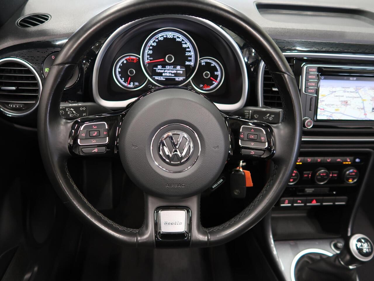 Volkswagen BEETLE (NEW) Cabriolet 1.2 TSI Sound 2018 Camera Navigatie App Connect Stoelverwarming Airco-ECC Windscherm Boekjes 17 inch Sportvelgen PDC Bluetooth Cruisecontrol