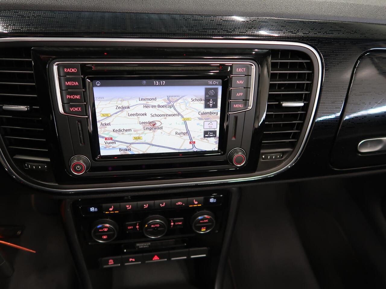 Volkswagen BEETLE (NEW) Cabriolet 1.2 TSI Sound 2018 Camera Navigatie App Connect Stoelverwarming Airco-ECC Windscherm Boekjes 17 inch Sportvelgen PDC Bluetooth Cruisecontrol