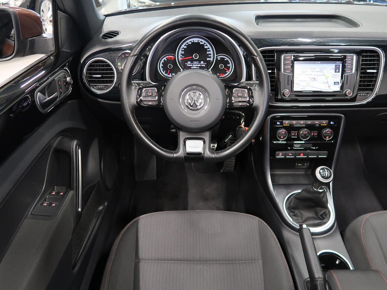 Volkswagen BEETLE (NEW) Cabriolet 1.2 TSI Sound 2018 Camera Navigatie App Connect Stoelverwarming Airco-ECC Windscherm Boekjes 17 inch Sportvelgen PDC Bluetooth Cruisecontrol