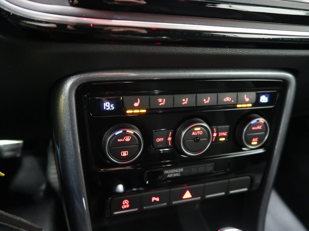 Volkswagen BEETLE (NEW) Cabriolet 1.4 TSI Sound 150pk Automaat Navigatie 1e Eigenares App connect Stoelverwarming Xenon Windscherm Dealer onderhouden Nette staat