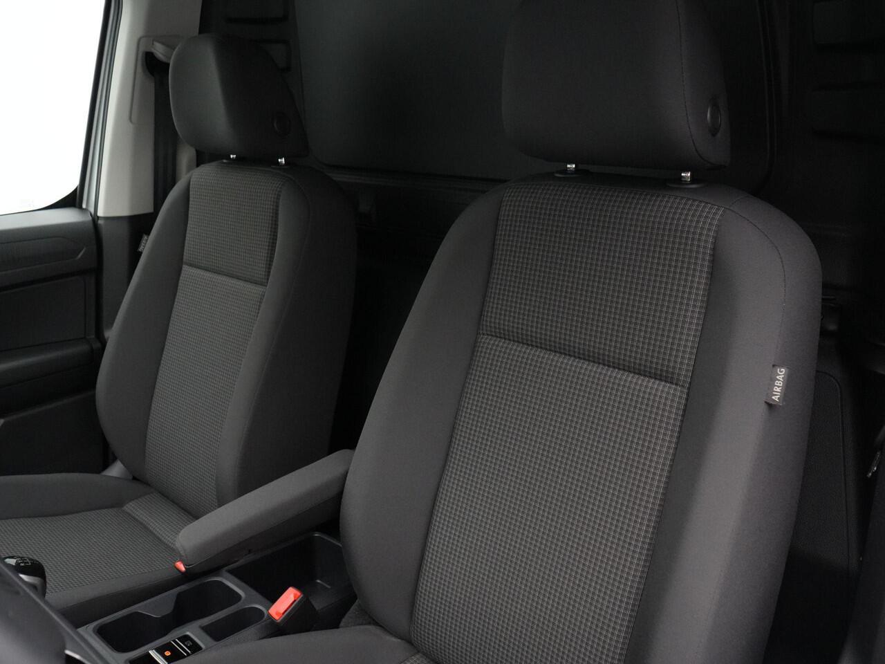 Volkswagen CADDY MAXI Cargo 1.5 TSI 115 pk | Trekhaak | Navigatie Discover Pro | Parkeersensoren achter