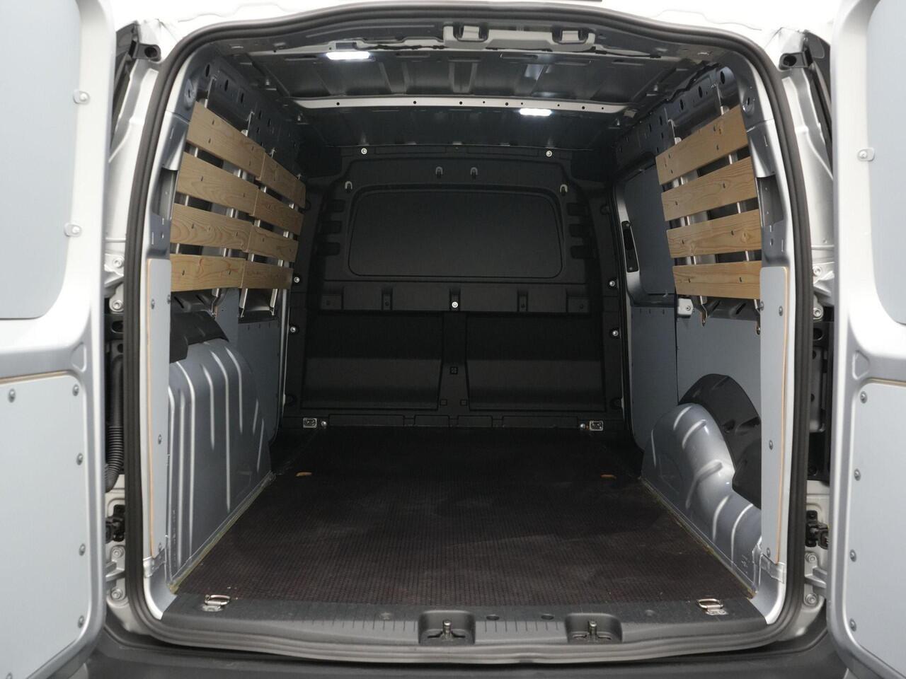 Volkswagen CADDY MAXI Cargo 1.5 TSI 115 pk | Trekhaak | Navigatie Discover Pro | Parkeersensoren achter