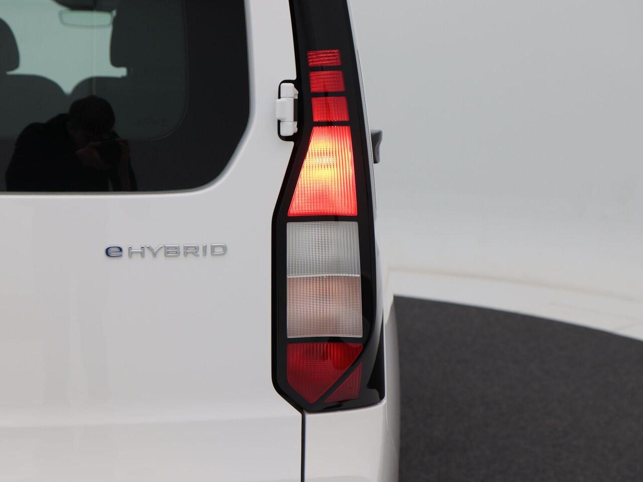 Volkswagen CADDY MAXI Kombi 1.5 eHybrid 115 pk | Trekhaak | 5 Persoons | Grote laadruimte | Achteruitrijcamera |