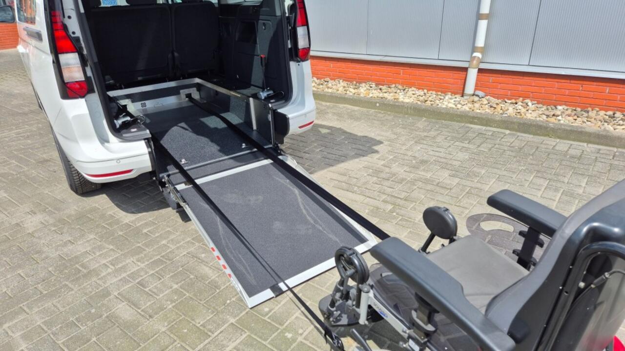 Volkswagen CADDY MAXI 6-persoons Rolstoelauto Taxi automaat