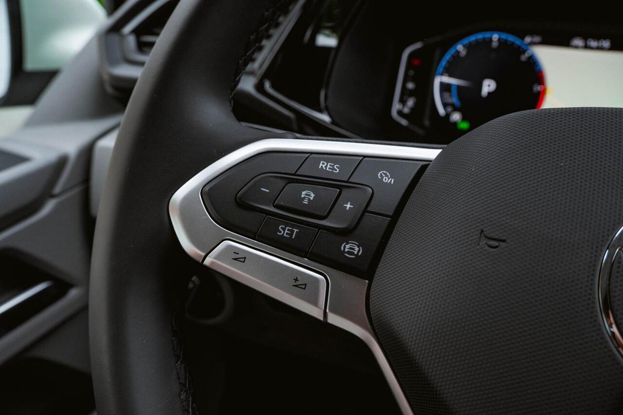 Volkswagen CARAVELLE T6.1 2.0 TDI 204 PK DSG L2H1 A-KLEP ACC | LED | Leder | Side Assist | Privacy glass |