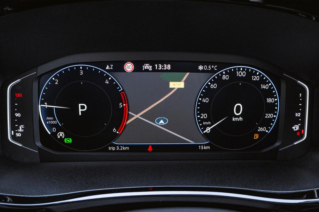 Volkswagen CARAVELLE T6.1 2.0 TDI 204 PK DSG L2H1 A-KLEP ACC | LED | Leder | Side Assist | Privacy glass |