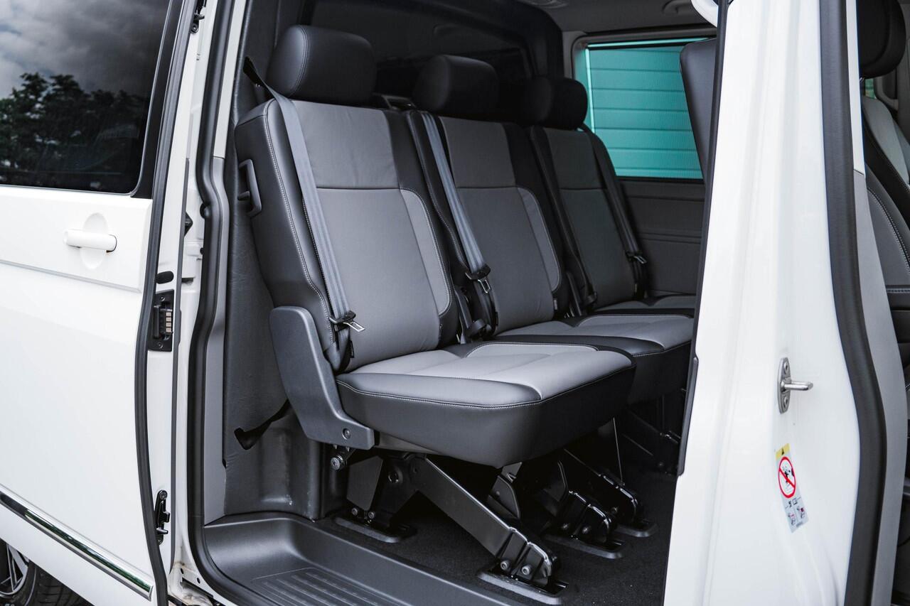 Volkswagen CARAVELLE T6.1 2.0 TDI 204 PK DSG L2H1 A-KLEP DUB/CAB ACC | LED | Leder | Side Assist | Privacy glass |