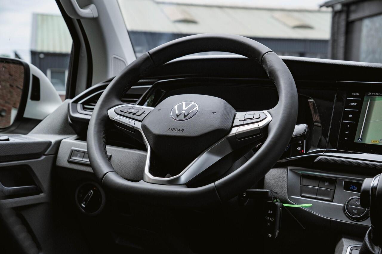 Volkswagen CARAVELLE T6.1 2.0 TDI 204 PK DSG L2H1 A-KLEP DUB/CAB ACC | LED | Leder | Side Assist | Privacy glass |