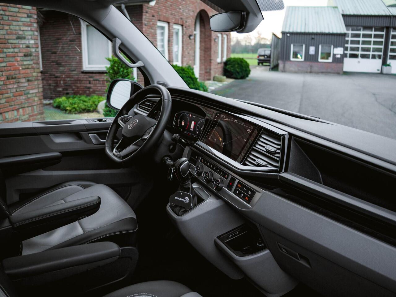 Volkswagen CARAVELLE T6.1 2.0 TDI 204 PK DSG L2H1 A-KLEP FULL OPTIONS ACC | LED | Leder | Side Assist | Privacy glass |