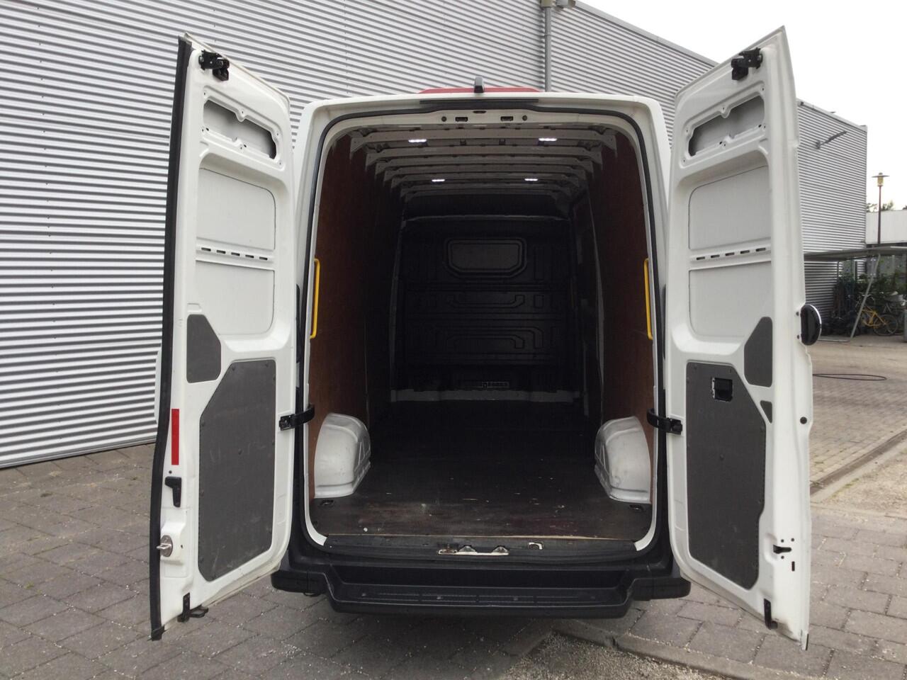 Volkswagen CRAFTER 35 2.0 TDI L5H3 DC Trendline DSG AUTOMAAT, NAVIGATIE, AIRCO.