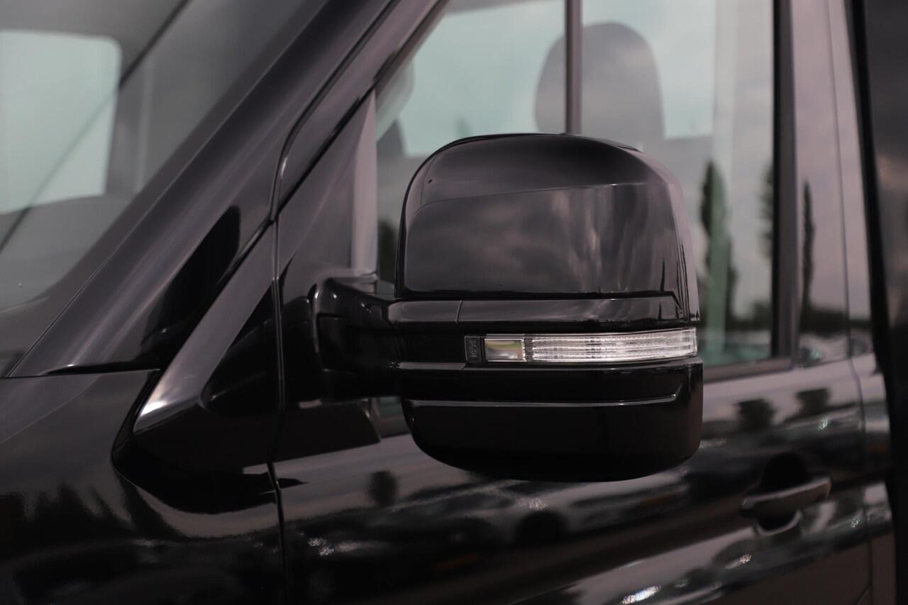 Volkswagen CRAFTER 35 2.0 TDI L4 4Motion Highline 177PK Automaat TIJHOF Luchtvering Deep Black Metallic Stuur & Stoelverwarming Navigatie Carplay Android Full LED 1290KG Laadvermogen!