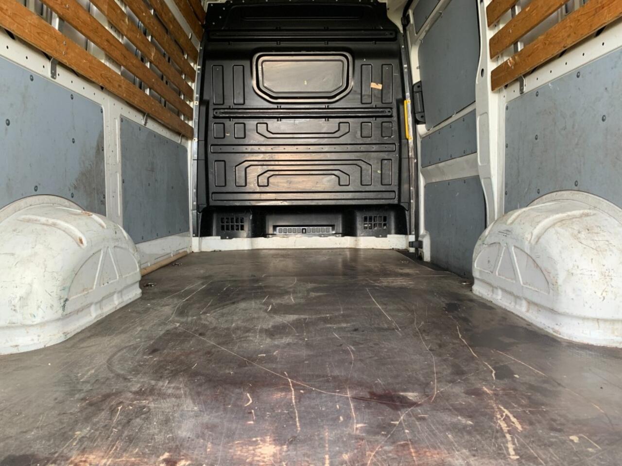 Volkswagen CRAFTER 30 2.0TDi L3H3 ComfortLine AIRCO NW. APK, DISTRIBUTIE, KOPPELING