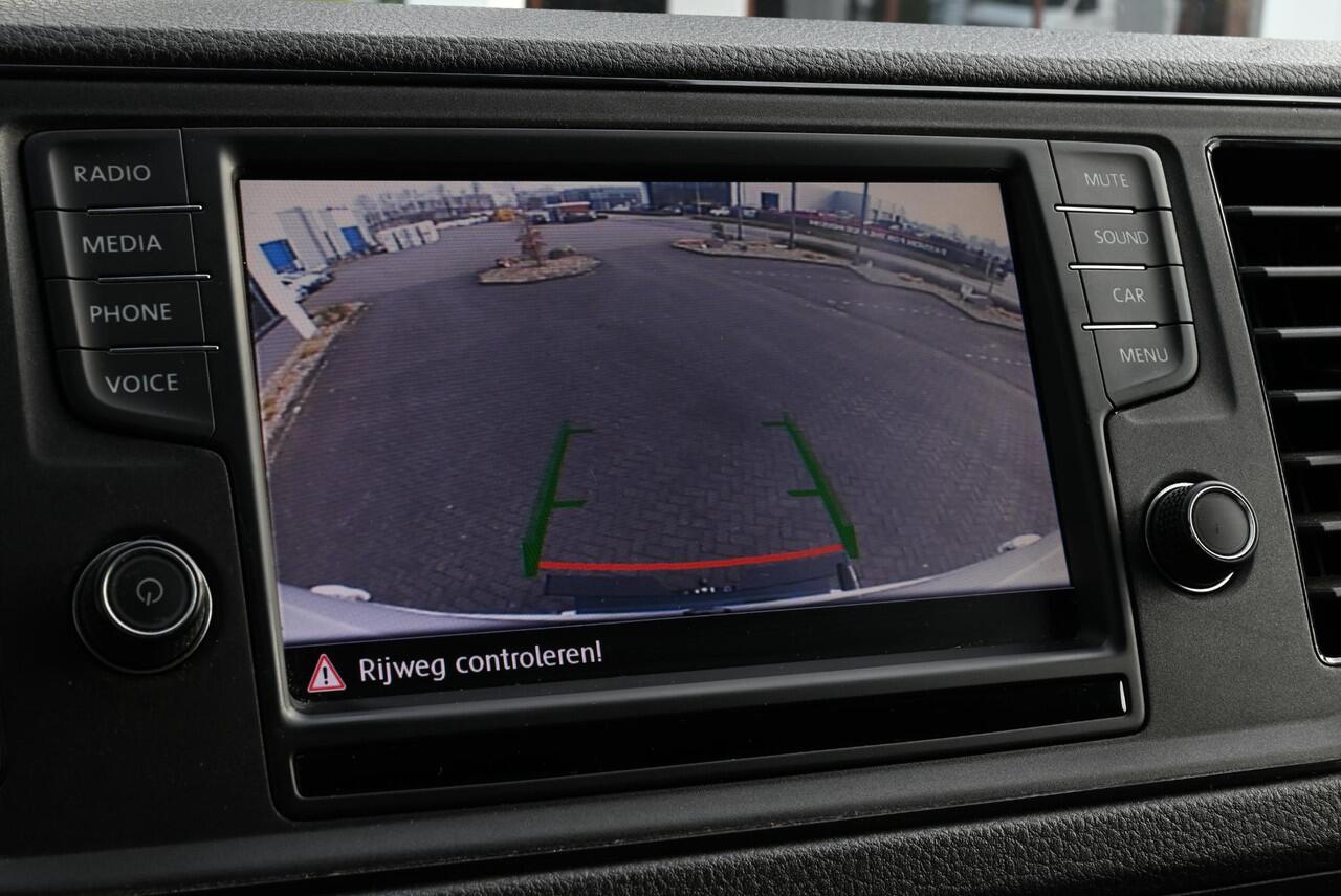 Volkswagen CRAFTER 2.0 TDI L3H3 Special Edition 140pk | Betimmering | ¤ 239 P.M.