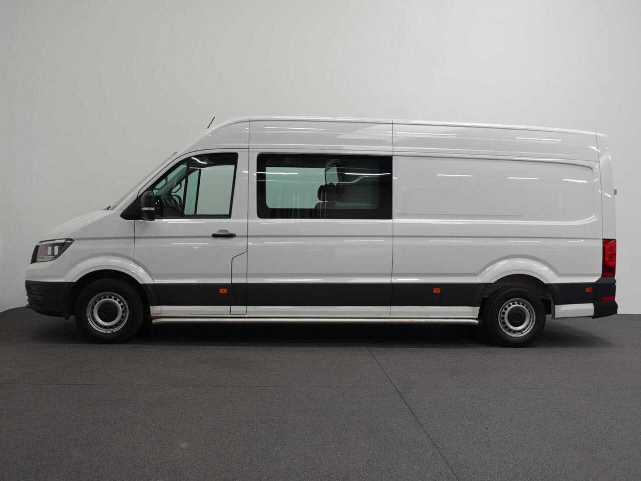Volkswagen CRAFTER 140pk L4H3 / L3H2 Dubbele cabine Airco Cruise control Trekhaak Navigatie Carplay Camera Sidebars Euro6