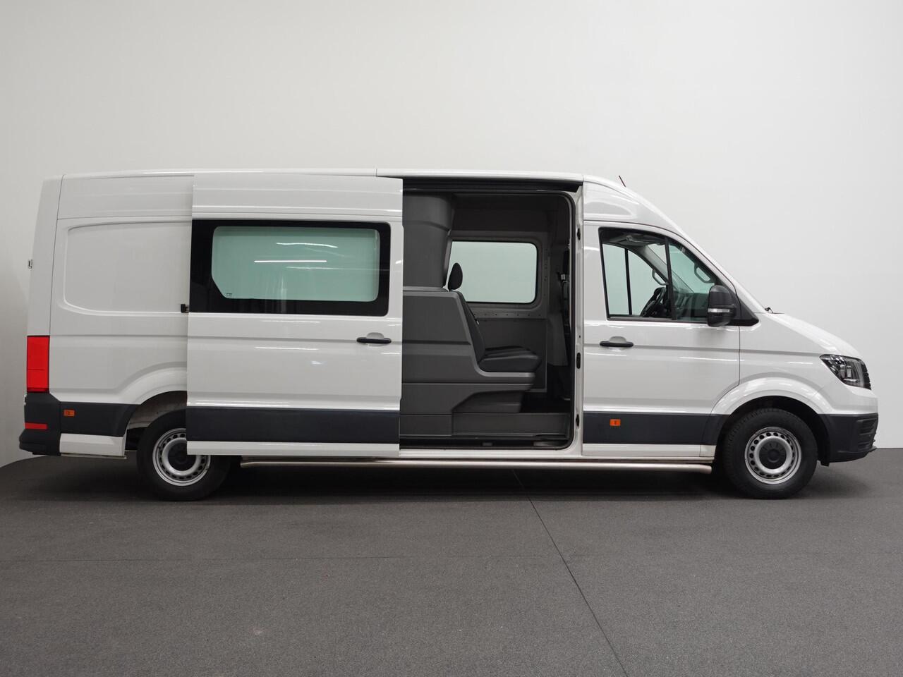 Volkswagen CRAFTER 140pk L4H3 / L3H2 Dubbele cabine Airco Cruise control Trekhaak Navigatie Carplay Camera Sidebars Euro6