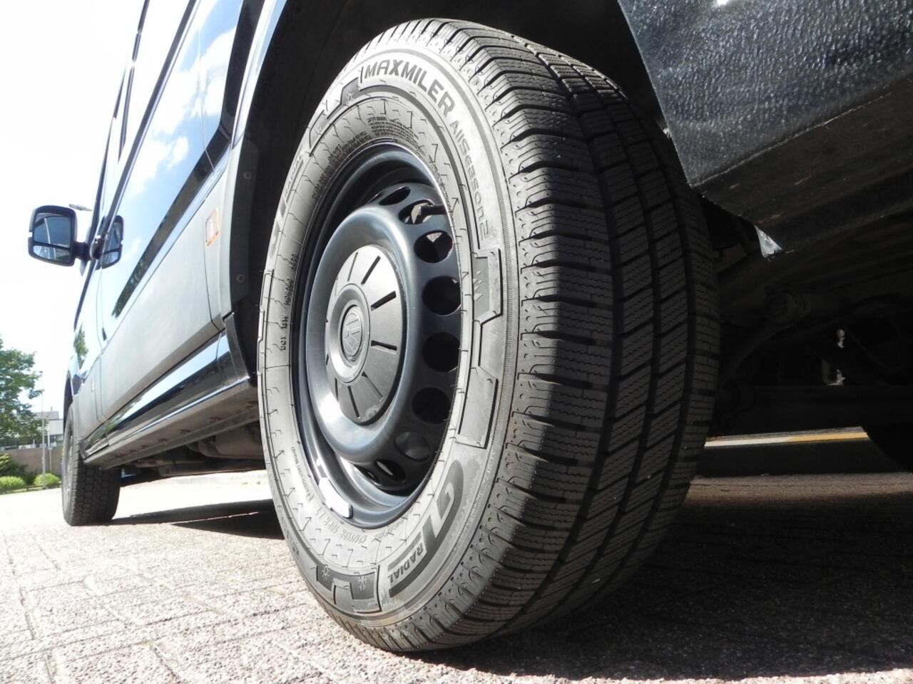 Volkswagen CRAFTER 35 2.0 TDI L3H3 Co