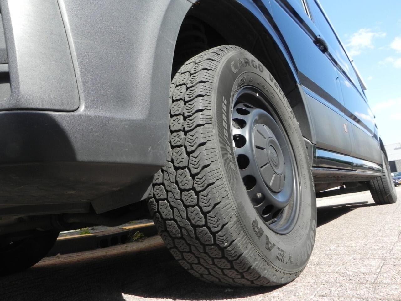 Volkswagen CRAFTER 35 2.0 TDI L3H3 Co