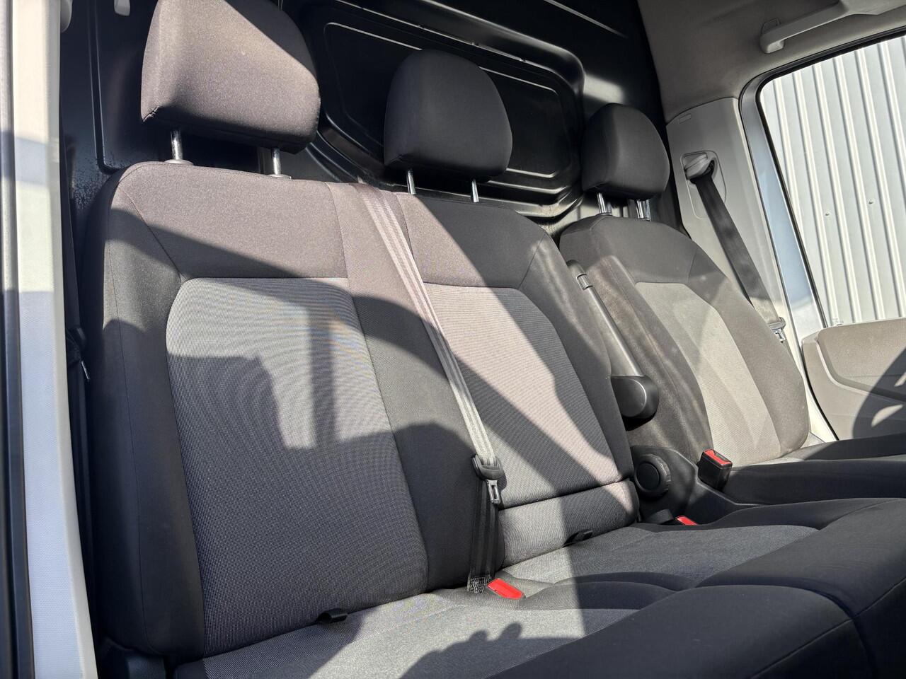 Volkswagen CRAFTER 35 2.0 TDI L3H3*A/C*CRUISE*NAV*HAAK*CAMERA*3500KG*