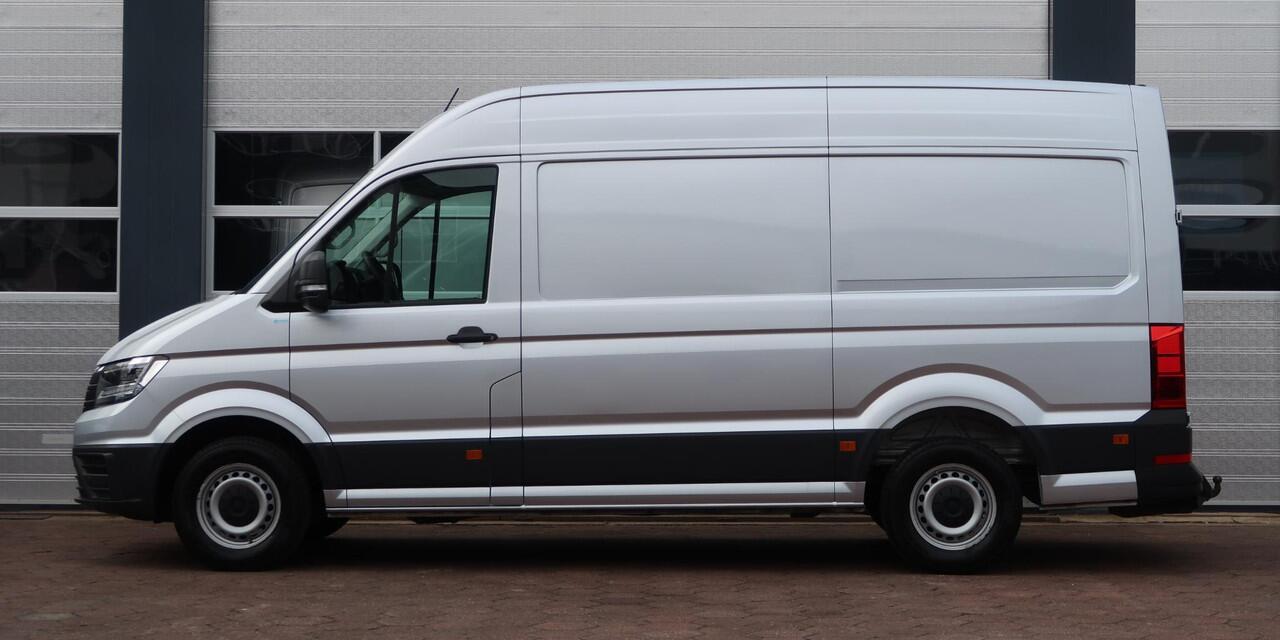 Volkswagen CRAFTER 35 2.0 TDI L3H3 AUT/ LED/ CAMERA/ ACC/ MASSAGE/ AIRCO/ TREKHAAK