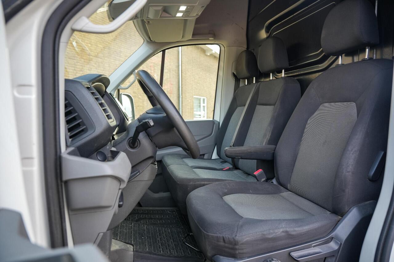 Volkswagen CRAFTER 30 2.0 TDI L3H2 Trendline Camera Cruise Trekhaak Schuifdeur Clima