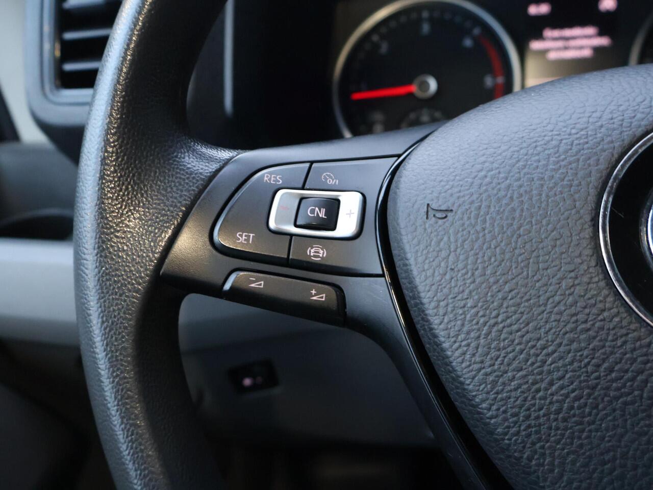 Volkswagen CRAFTER 35 2.0 TDI L3H3 Highline | 102 PK | Laadklep | Cruise Control | Achteruitrijcamera |