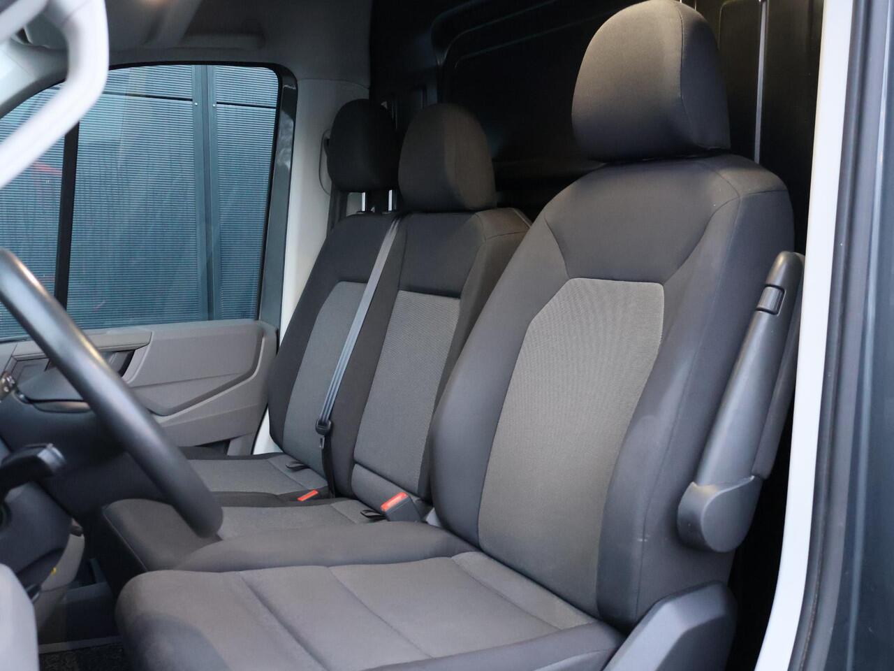 Volkswagen CRAFTER 35 2.0 TDI L3H3 Highline | 102 PK | Laadklep | Cruise Control | Achteruitrijcamera |