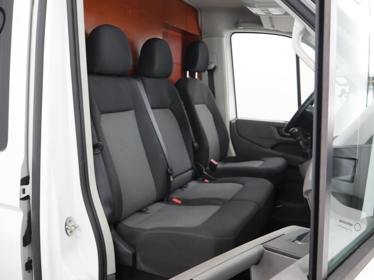 Volkswagen CRAFTER 50 | DC | 177 PK | BE Trekker | Tachograaf | BE-Trekker | Airco | Trekhaak 3500 KG. | 3-zits | Inrichting laadruimte | Koppelschotel |