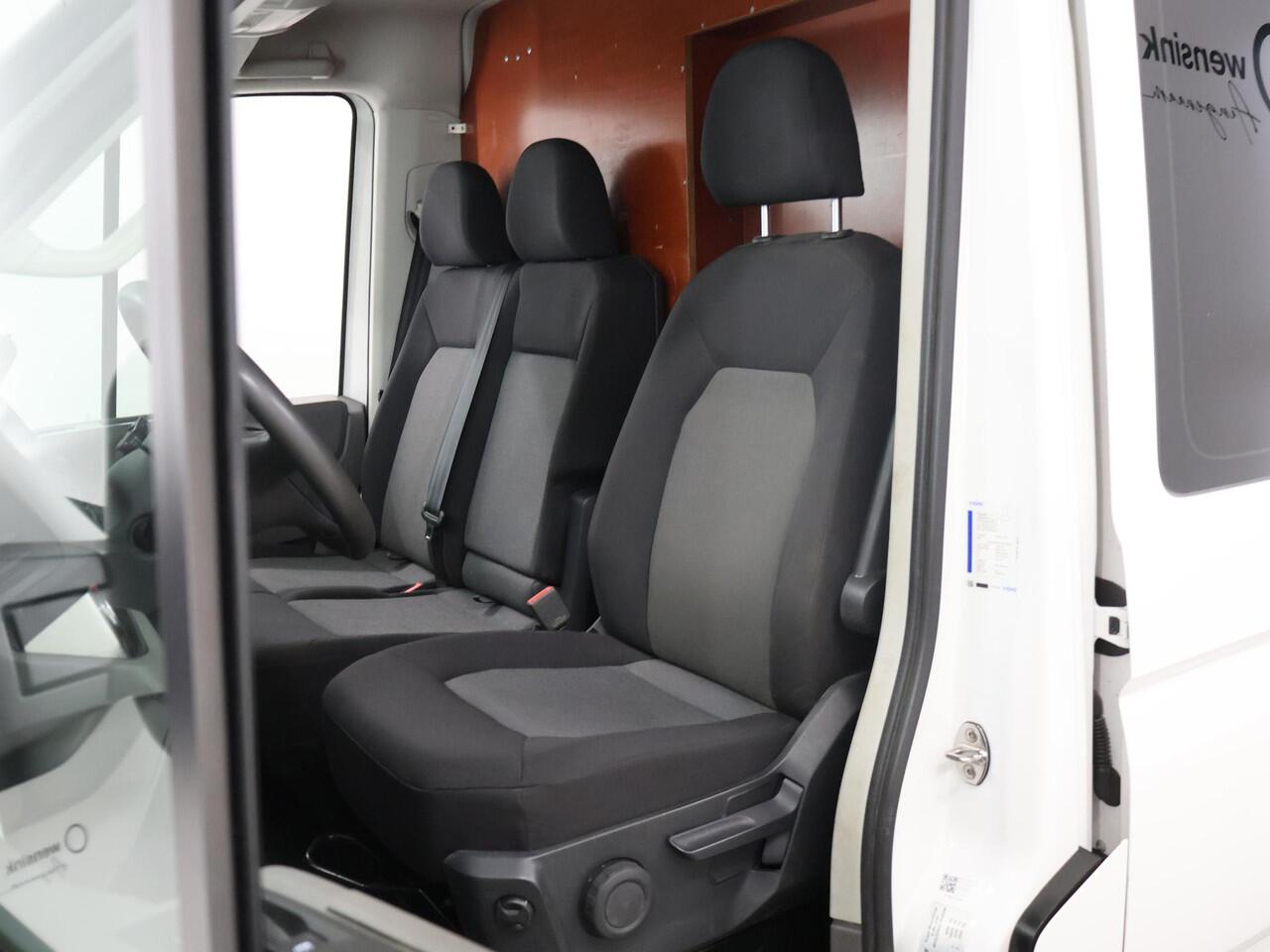 Volkswagen CRAFTER 50 | DC | 177 PK | BE Trekker | Tachograaf | BE-Trekker | Airco | Trekhaak 3500 KG. | 3-zits | Inrichting laadruimte | Koppelschotel |