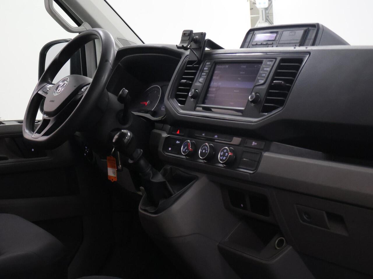 Volkswagen CRAFTER 50 | DC | 177 PK | BE Trekker | Tachograaf | BE-Trekker | Airco | Trekhaak 3500 KG. | 3-zits | Inrichting laadruimte | Koppelschotel |