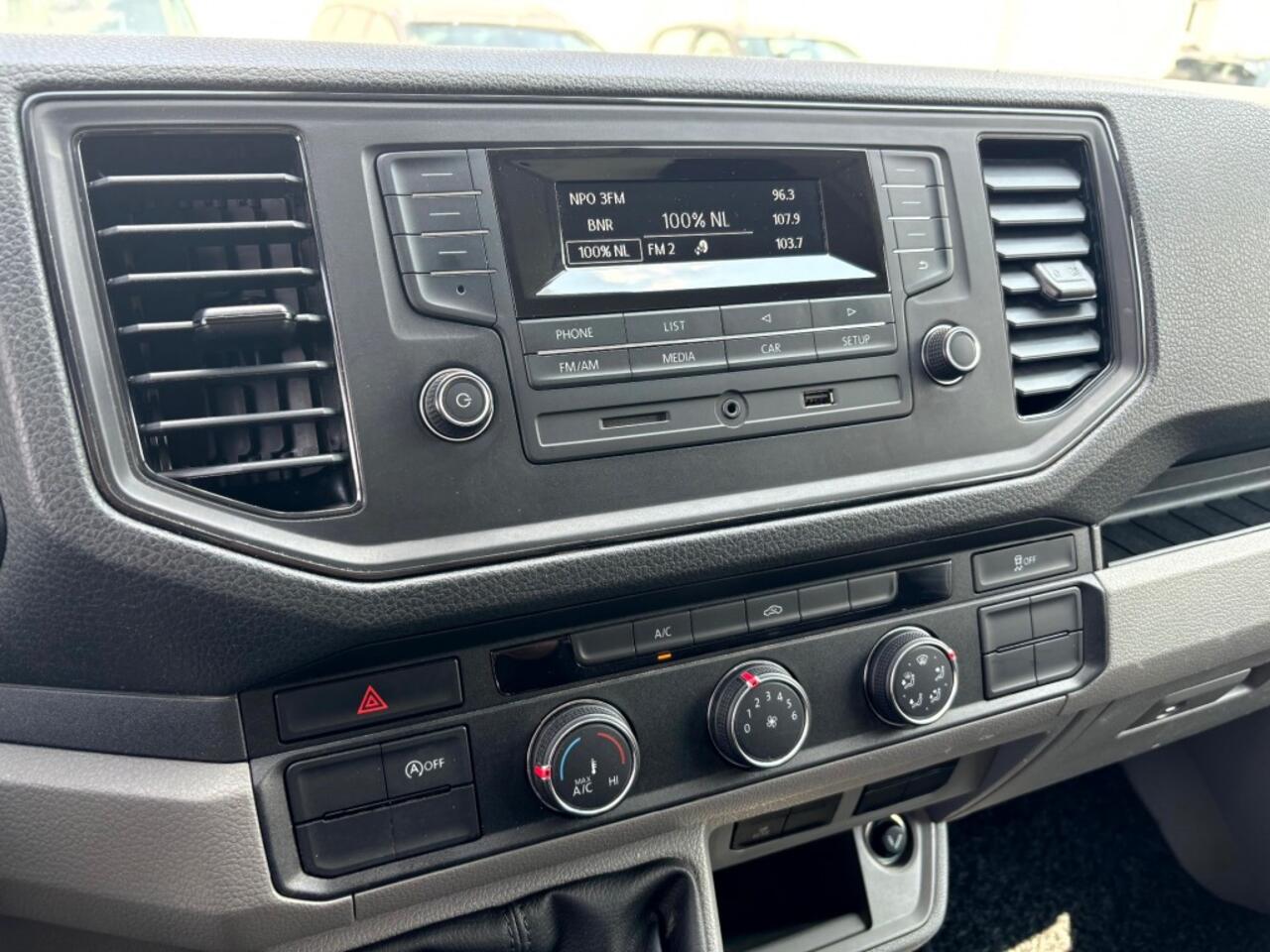 Volkswagen CRAFTER 35 2.0 TDI L4 Bakwagen Nieuwe distributie Laadklep Cruise control