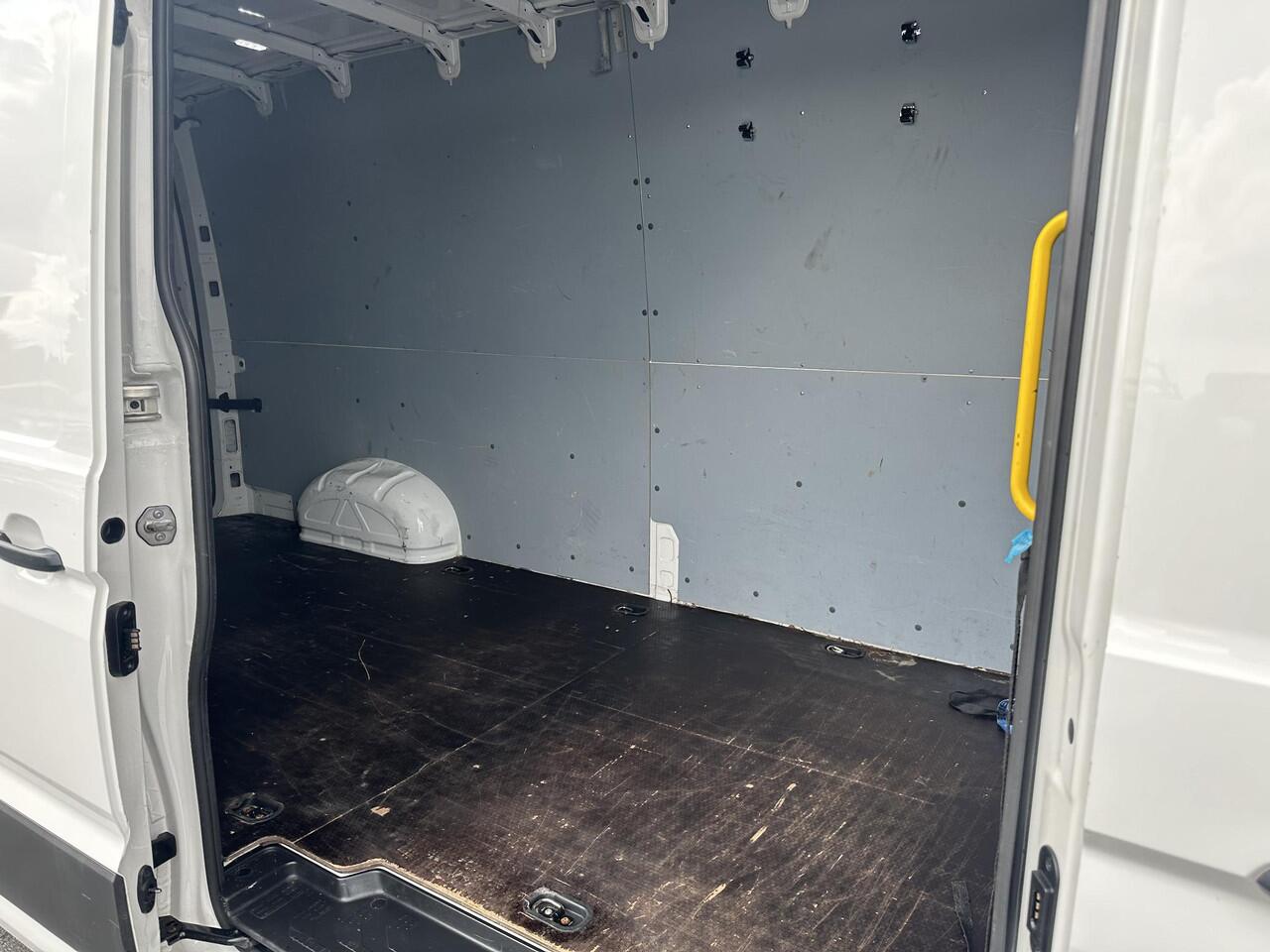 Volkswagen CRAFTER 35 2.0 TDI L4H3*A/C*CRUISE*HAAK*CAM*CARPLAY*3PERS*