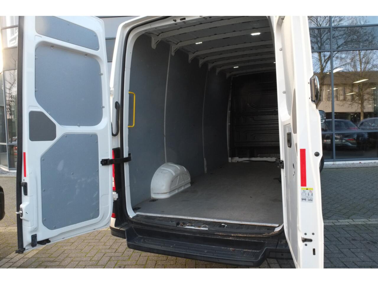 Volkswagen CRAFTER 35 2.0 TDI L4H3 EURO VI 3 Zits, (14,4m3 laadvolume)Achteruitrijc
