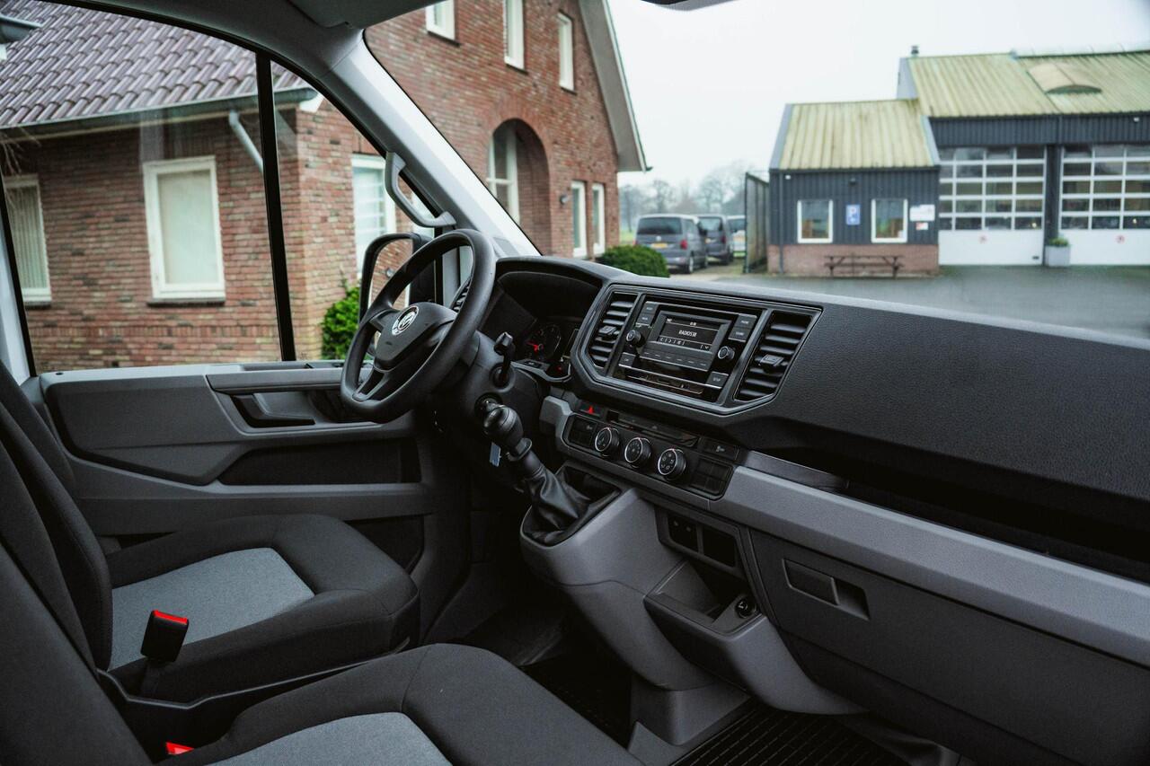 Volkswagen CRAFTER 35 2.0 TDI 177PK L4 Open laadbak Airco | Cruise control | 3-zits | LxBxH 430x203x40 cm |