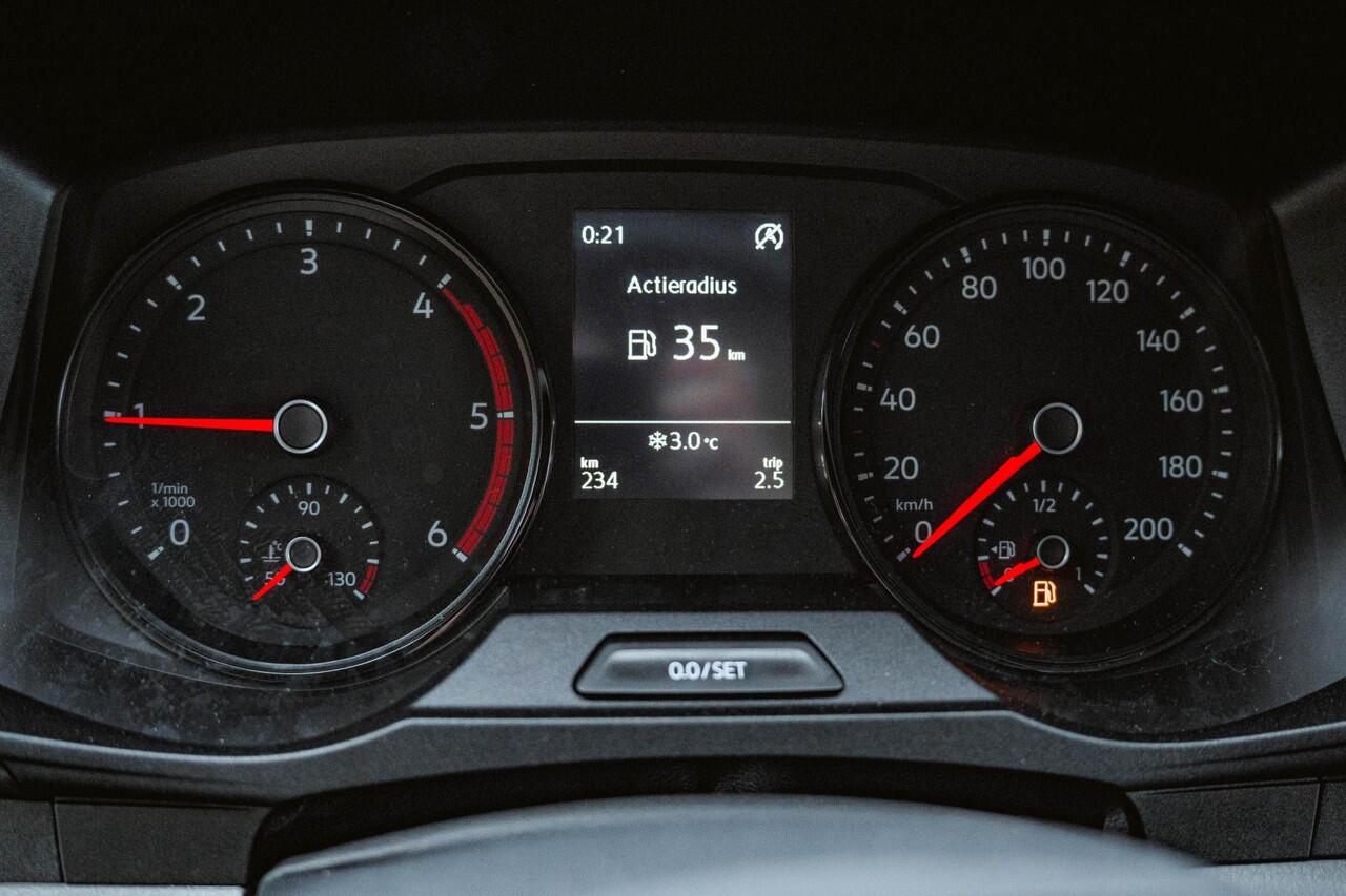 Volkswagen CRAFTER 35 2.0 TDI 177PK L4 Open laadbak Airco | Cruise control | 3-zits | LxBxH 430x203x40 cm |