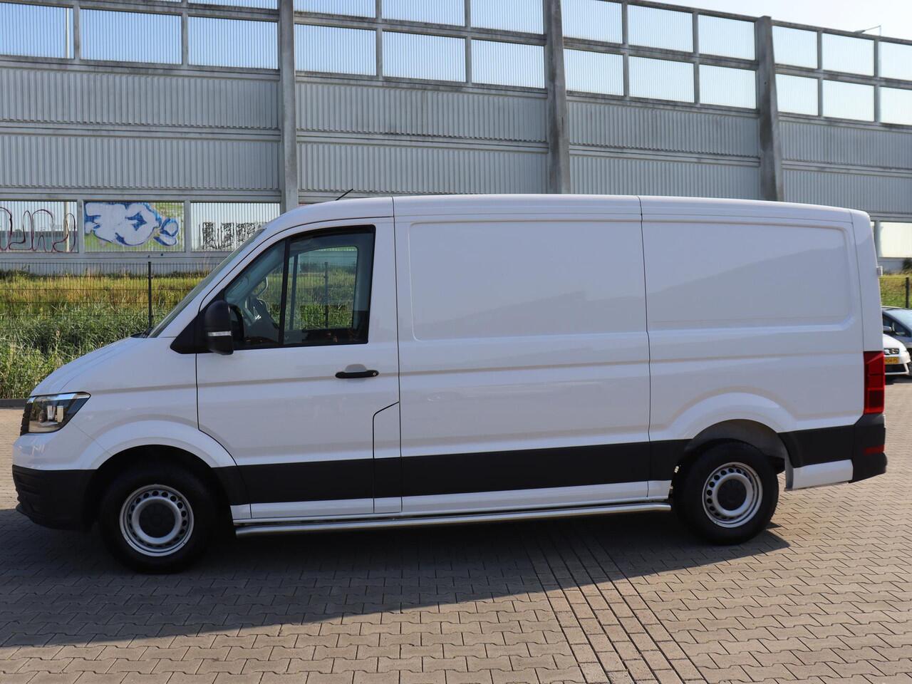 Volkswagen CRAFTER Bedrijfswagens Comfortline 2.0 TDI L3H2 75kW (102pk) 6 vers. hand | Parkeerhulp vóór en achter | Navigatie Discover Media | Cruise control inclusief snelheidsbegrenzer | Vierseizoensbanden |