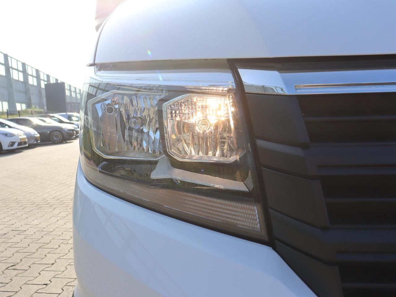 Volkswagen CRAFTER Bedrijfswagens Comfortline 2.0 TDI L3H2 75kW (102pk) 6 vers. hand | Parkeerhulp vóór en achter | Navigatie Discover Media | Cruise control inclusief snelheidsbegrenzer | Vierseizoensbanden |