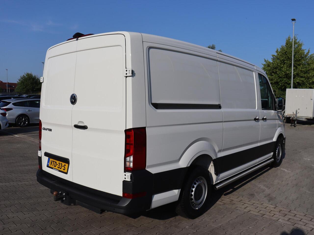 Volkswagen CRAFTER Bedrijfswagens Comfortline 2.0 TDI L3H2 75kW (102pk) 6 vers. hand | Parkeerhulp vóór en achter | Navigatie Discover Media | Cruise control inclusief snelheidsbegrenzer | Vierseizoensbanden |