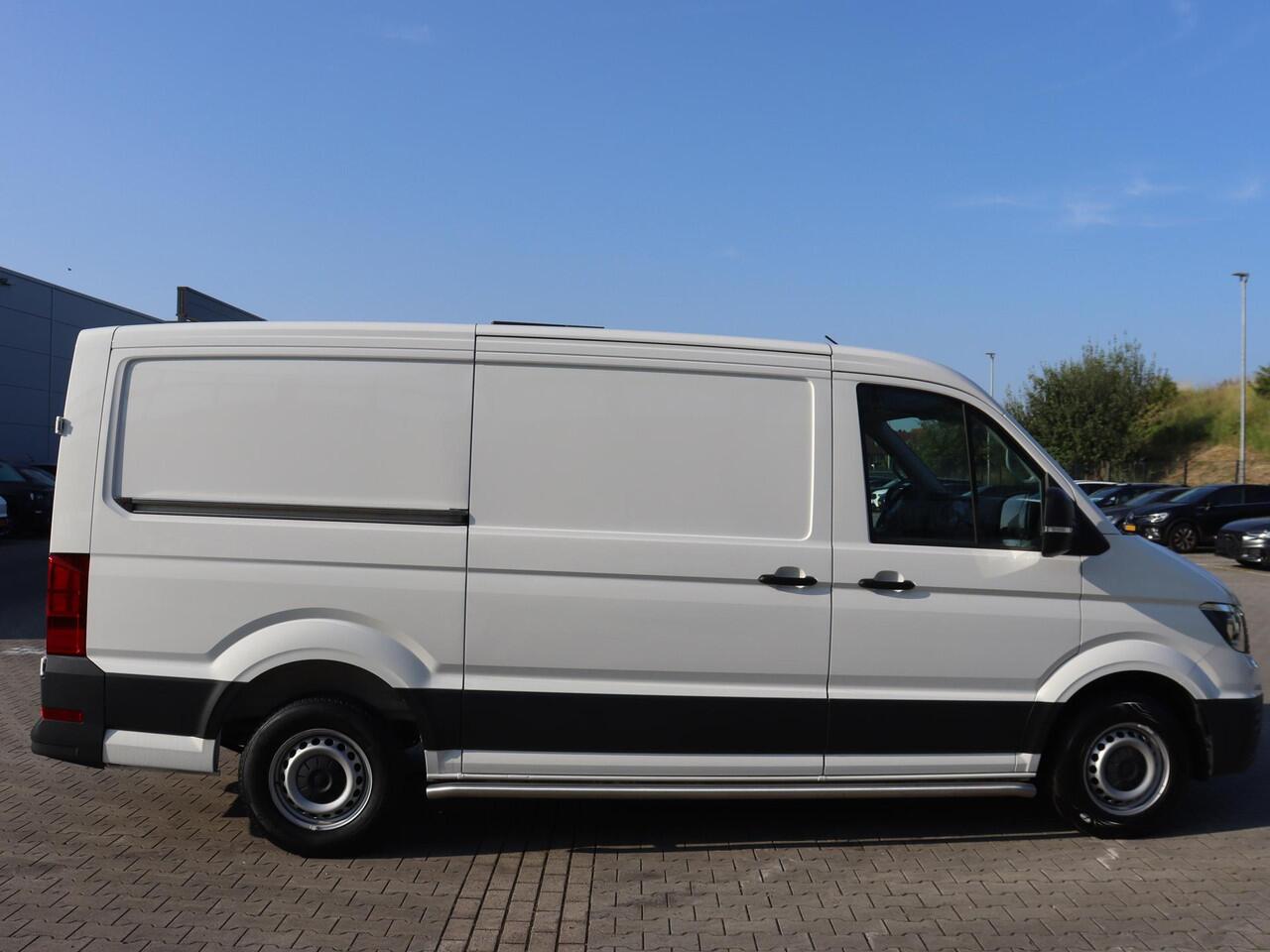 Volkswagen CRAFTER Bedrijfswagens Comfortline 2.0 TDI L3H2 75kW (102pk) 6 vers. hand | Parkeerhulp vóór en achter | Navigatie Discover Media | Cruise control inclusief snelheidsbegrenzer | Vierseizoensbanden |