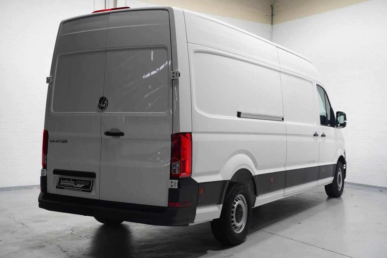 Volkswagen CRAFTER 2.0 TDI 140 pk L4H3 Airco, Cruise Control Geveerde Stoel, PDC V+A, 3-Zits, Nieuw Overjarig
