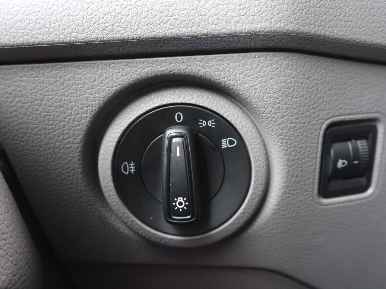 Volkswagen CRAFTER 35 2.0 TDI L4 EL Trendline EURO VI RWD | 140 PK | Cruise control | Navigatiesysteem | Airco |