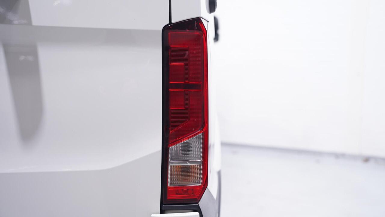 Volkswagen CRAFTER 2.0 TDI 140 pk L3H3 Airco, App Connect 270 Graden Deuren, Laadruimte Pakket, Opstap achter, 3-Zits