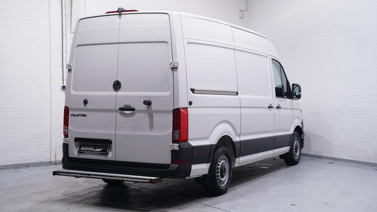 Volkswagen CRAFTER 2.0 TDI 140 pk L3H3 Airco, App Connect 270 Graden Deuren, Laadruimte Pakket, Opstap achter, 3-Zits