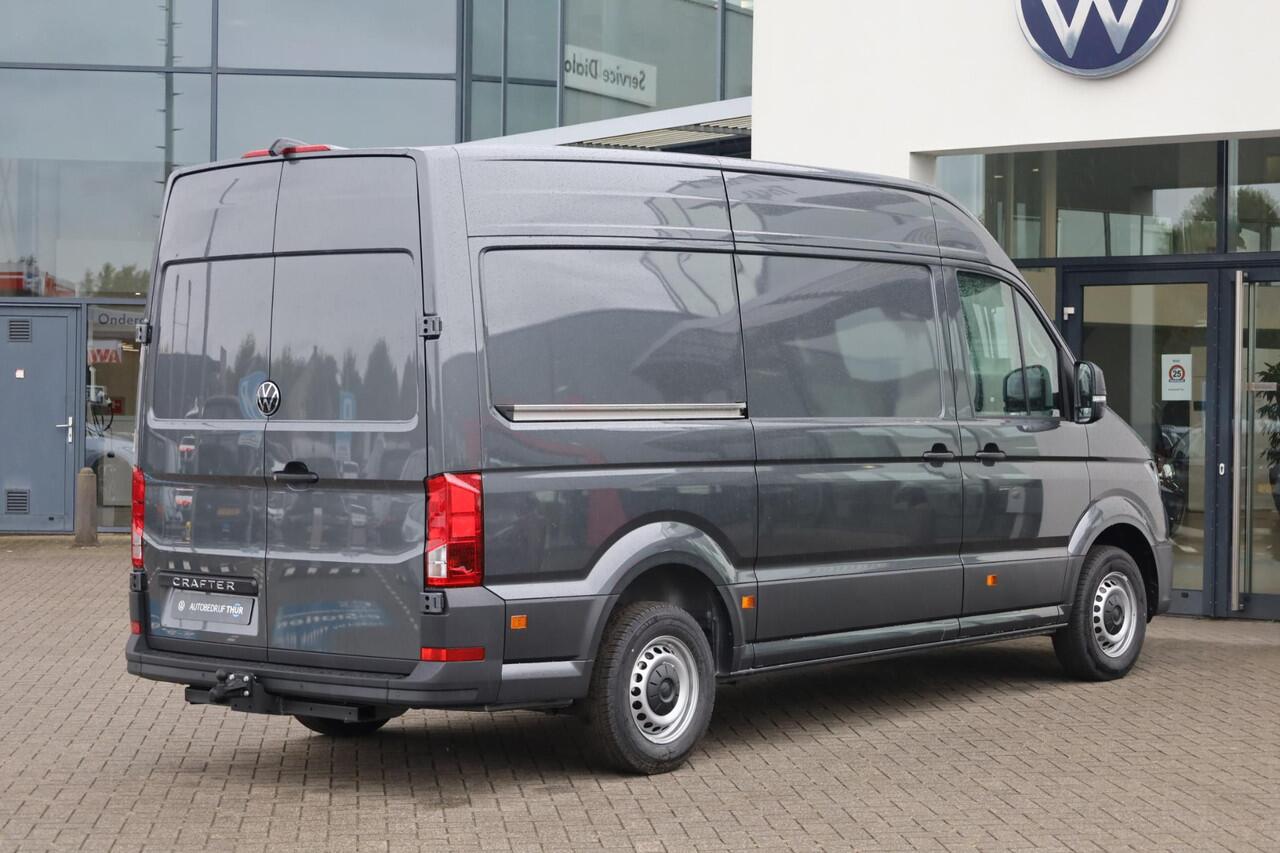 Volkswagen CRAFTER 35 2.0 TDI L3H3 Trendline 140PK / 103kW Achteruitrijcamera, parkeersensoren voor + achter, LED laadruimteverlichting, Apple Carplay & Android Auto, comfort bestuurdersstoel, zijschuifdeur rechts, navigatie, bijrijdersbank, cruise control, airco, spraakbed