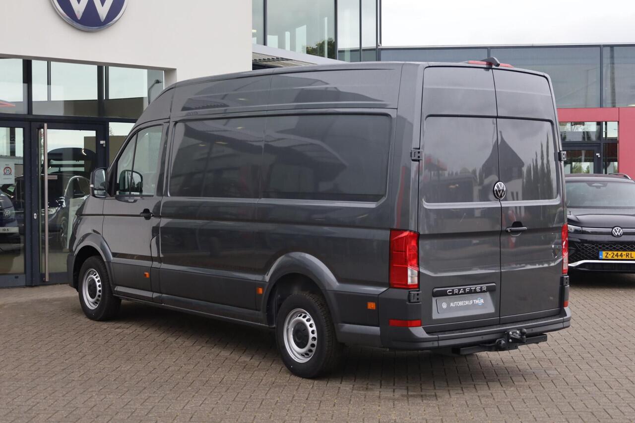 Volkswagen CRAFTER 35 2.0 TDI L3H3 Trendline 140PK / 103kW Achteruitrijcamera, parkeersensoren voor + achter, LED laadruimteverlichting, Apple Carplay & Android Auto, comfort bestuurdersstoel, zijschuifdeur rechts, navigatie, bijrijdersbank, cruise control, airco, spraakbed