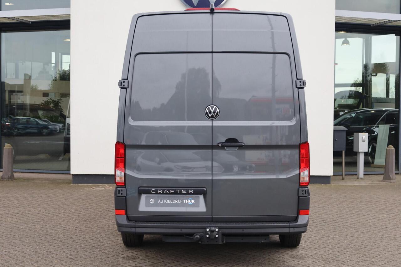 Volkswagen CRAFTER 35 2.0 TDI L3H3 Trendline 140PK / 103kW Achteruitrijcamera, parkeersensoren voor + achter, LED laadruimteverlichting, Apple Carplay & Android Auto, comfort bestuurdersstoel, zijschuifdeur rechts, navigatie, bijrijdersbank, cruise control, airco, spraakbed